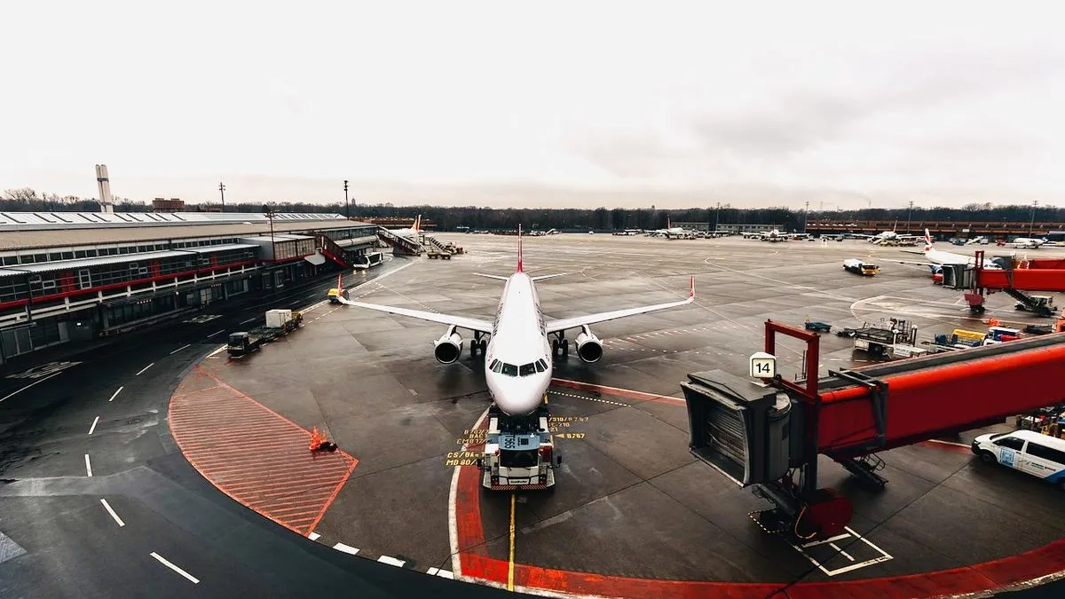 Cek Fakta: Klaim Bandara Terbesar di AS Hancur Lebur Disebarkan di Medsos, Gambar Terindikasi Buatan AI