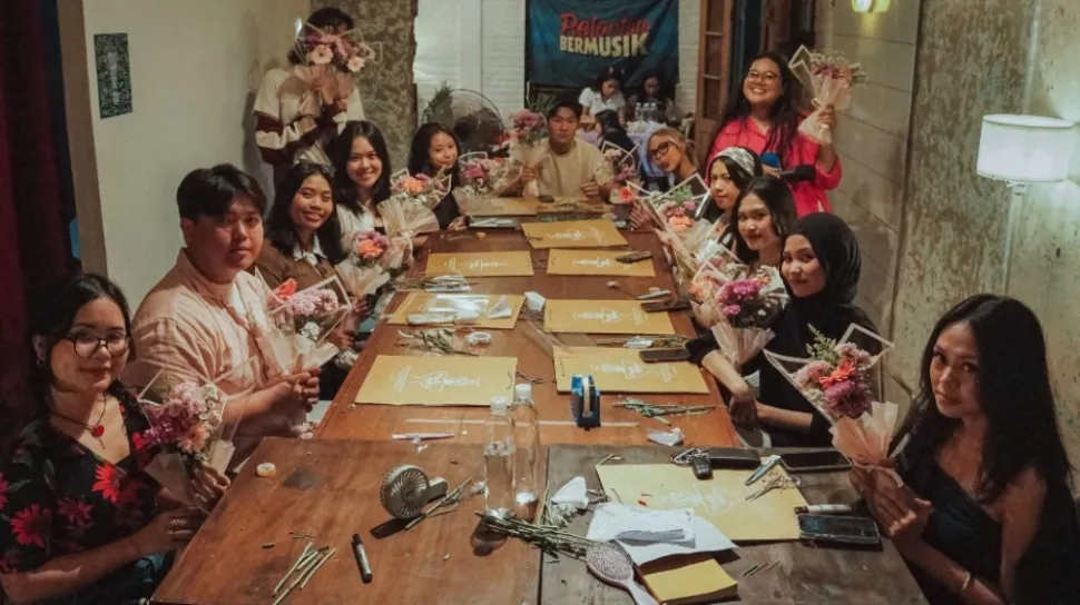 FISTFEST Gelar Pre-Event Hari Perempuan, Padukan Merangkai Bunga dan Sesi Piringan Hitam