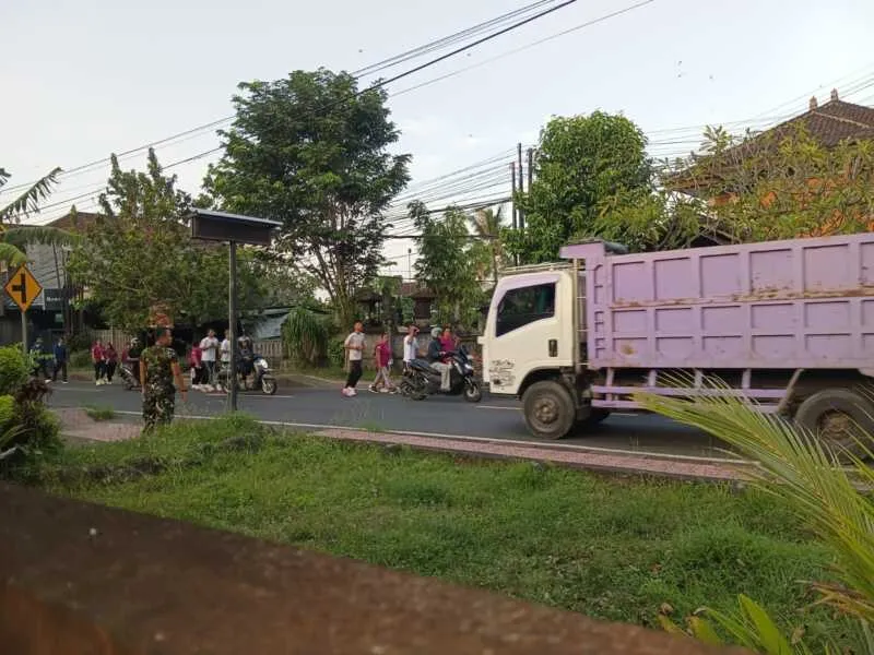 Aparat Gabungan Kawal Jalan Sehat Gerakan Selaras Gizi Berkualitas di Klungkung