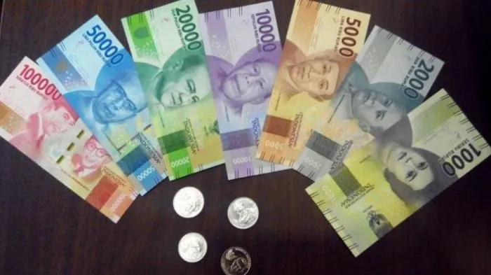Menkeu Minta Publik Tenang, Rupiah Dekati Rp17.000 per Dolar AS di Tengah Tekanan Global