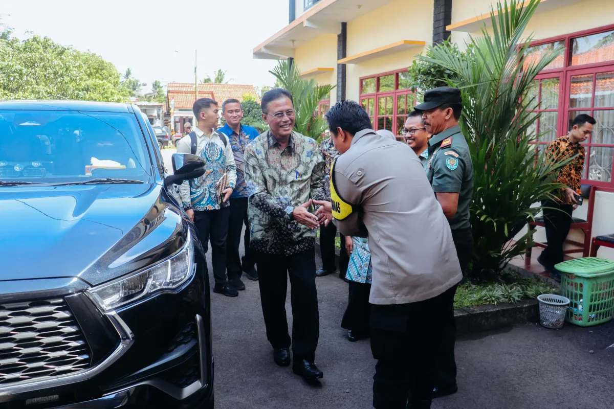 Bupati Ciamis Minta Desa Tertib Kelola Keuangan dan Aset dalam Pembinaan di Purwadadi
