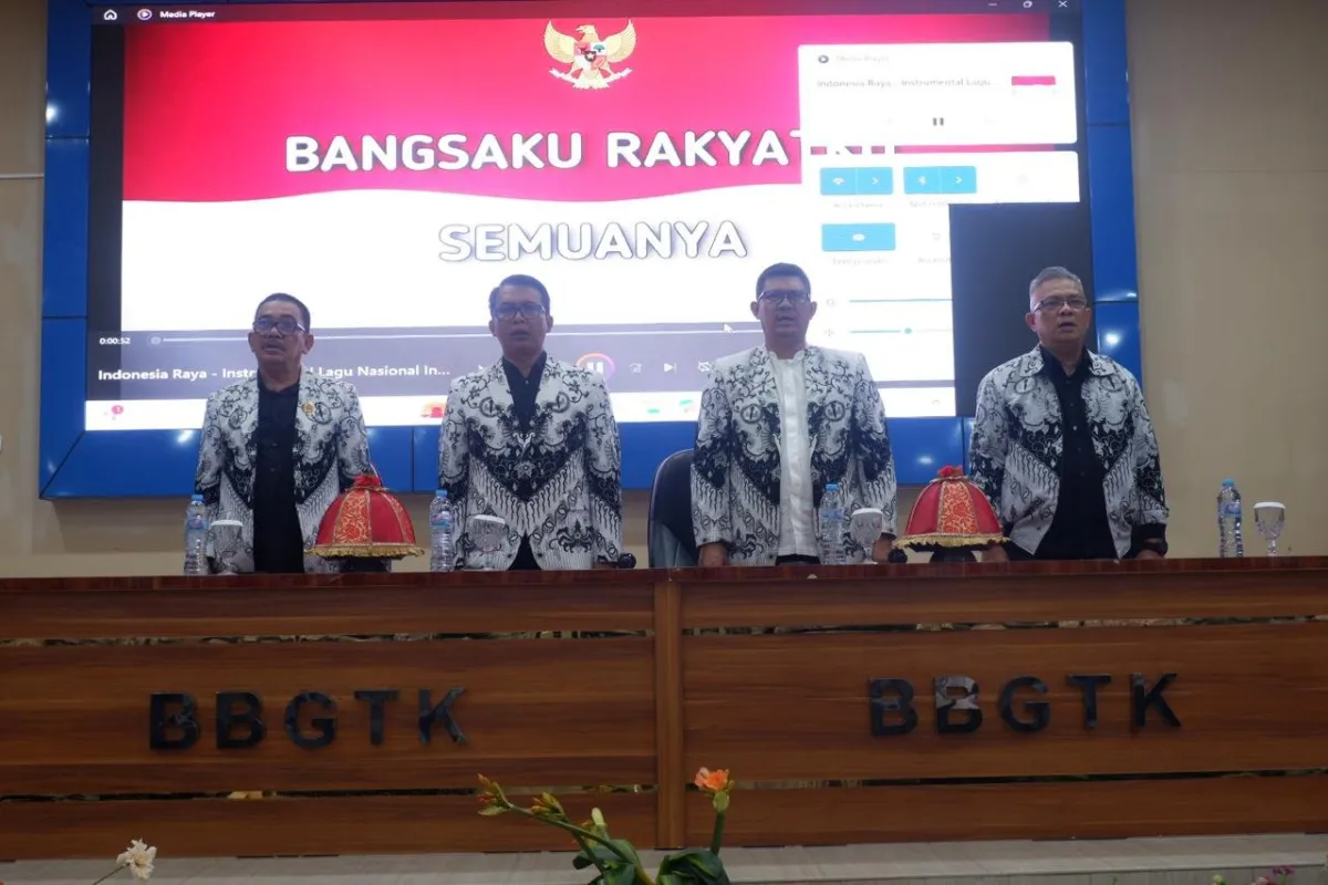 Ketua PGRI Sulsel Buka Sosialisasi Aplikasi SIK dan ASIK serta Pelatihan Jurnalistik di Makassar