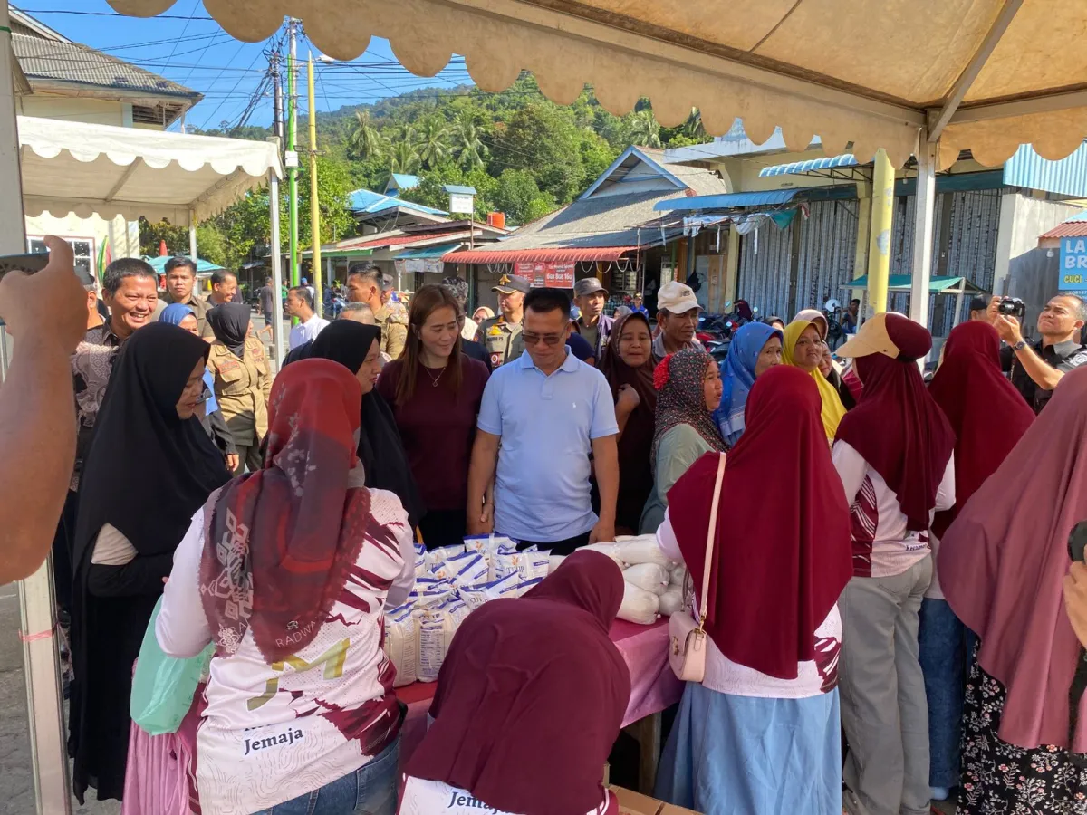 Bupati Anambas Buka Pasar Murah dan Pengobatan Gratis di Jemaja dalam Safari Ramadhan