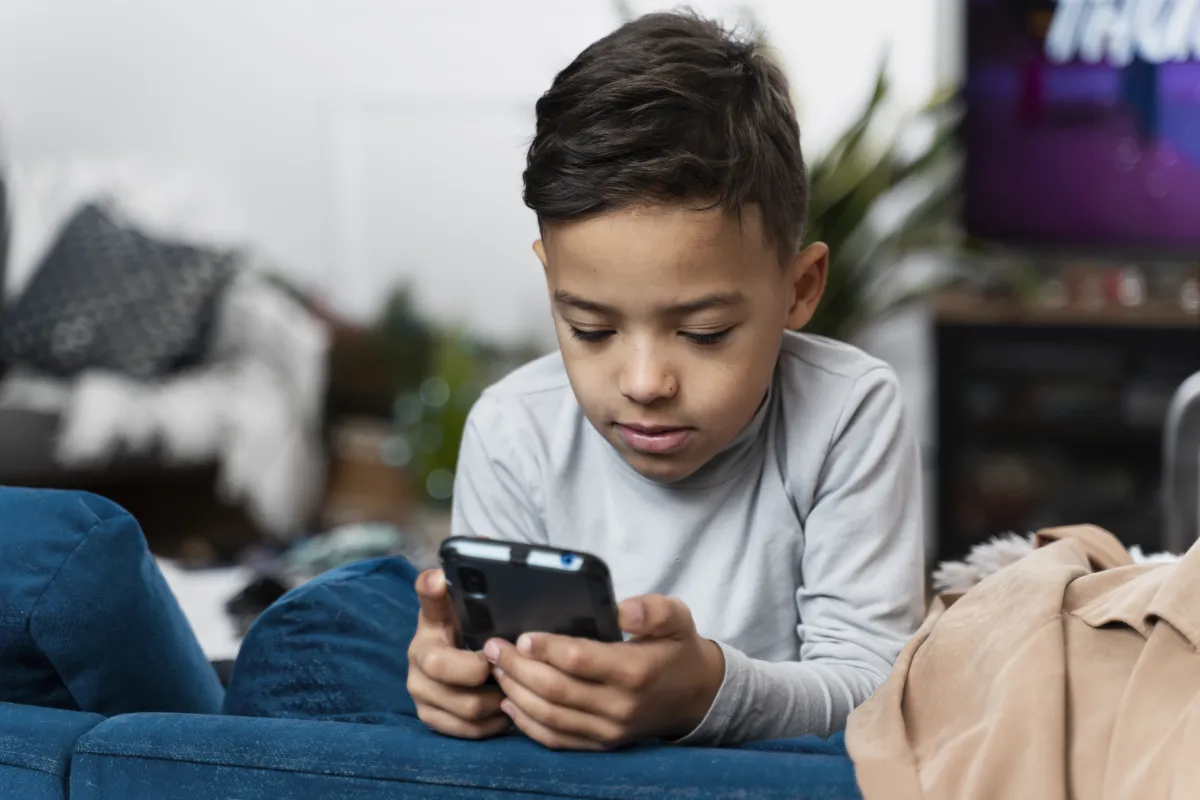 Pemkot Surabaya Batasi Penggunaan Gadget di SD-SMP Jelang Aturan Larangan Medsos untuk Anak