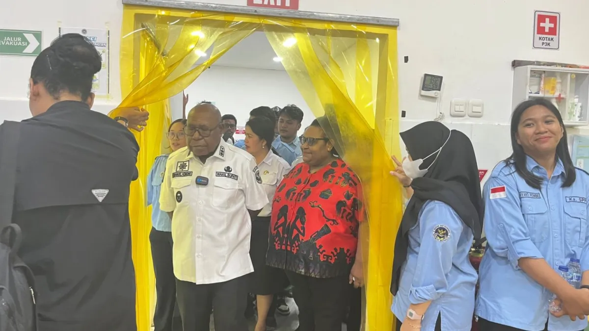 Ketua Satgas MBG Emanuel Kemong Tinjau Sejumlah Satuan Pelayanan Pemenuhan Gizi di Timika
