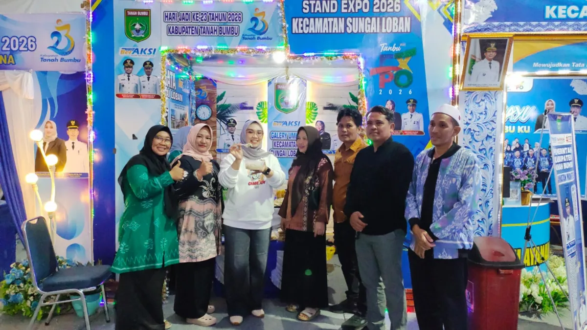 Ketua TP PKK Tanah Bumbu Kunjungi Stand Sungai Loban di Expo 2026, Cicipi Kuliner Khas UMKM