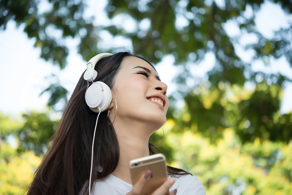 Dokter Ingatkan Risiko Gangguan Pendengaran akibat Headphone, Anjurkan Aturan 60–60