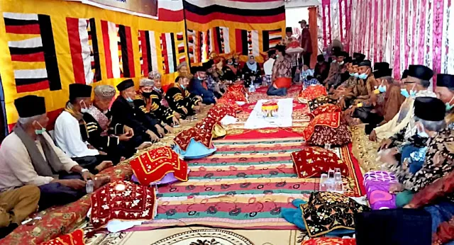 Diplomasi Ala Minangkabau: Seni Berunding dengan Kata, Rasa, dan Rendang