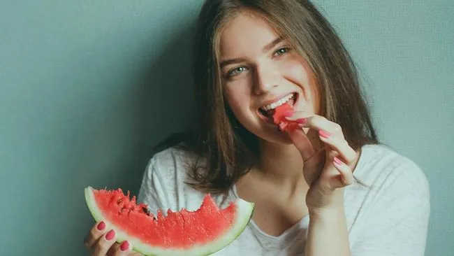 Empat Buah dengan Kandungan Air Tinggi untuk Membantu Hidrasi Saat Berbuka Puasa