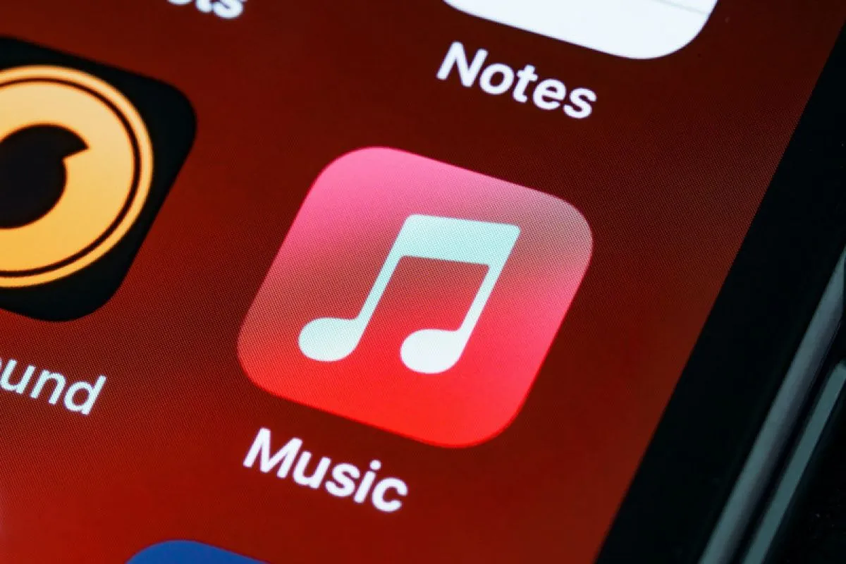 Apple Music Dikabarkan Siapkan Penanda Transparansi untuk Konten Musik yang Dibuat atau Dibantu AI