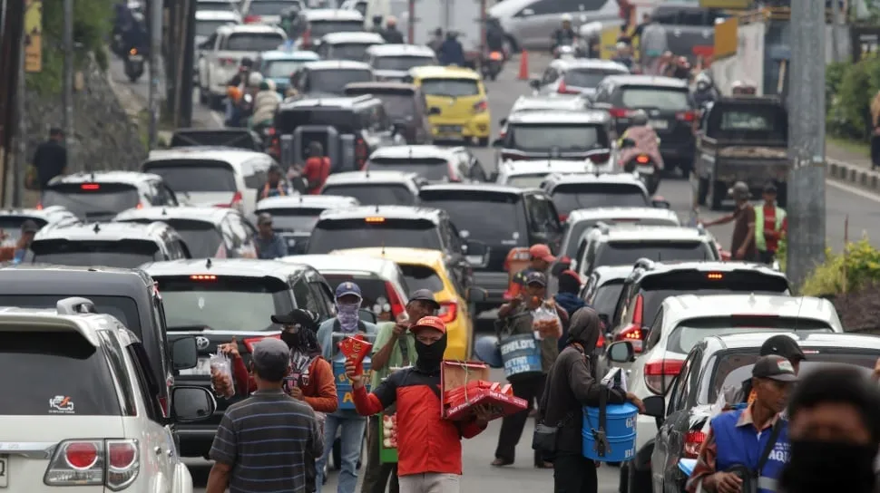 Tips Tetap Aman dan Tenang Saat Terjebak Macet Panjang di Perjalanan Mudik