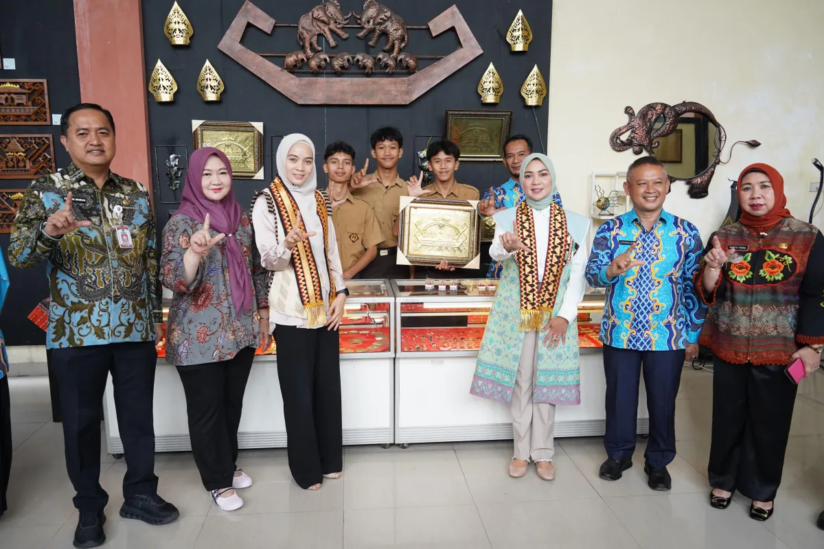 Dekranasda Lampung Tinjau Karya Siswa SMKN 5 Bandar Lampung, Dorong Pemetaan Talenta dan Kolaborasi Dunia Usaha