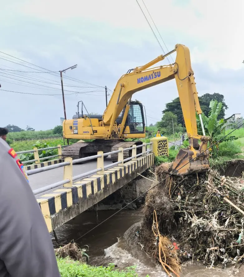 DPUPR Kabupaten Kediri Lanjutkan Normalisasi Sungai dan Pembersihan Sampah di Sejumlah Kecamatan pada 2026