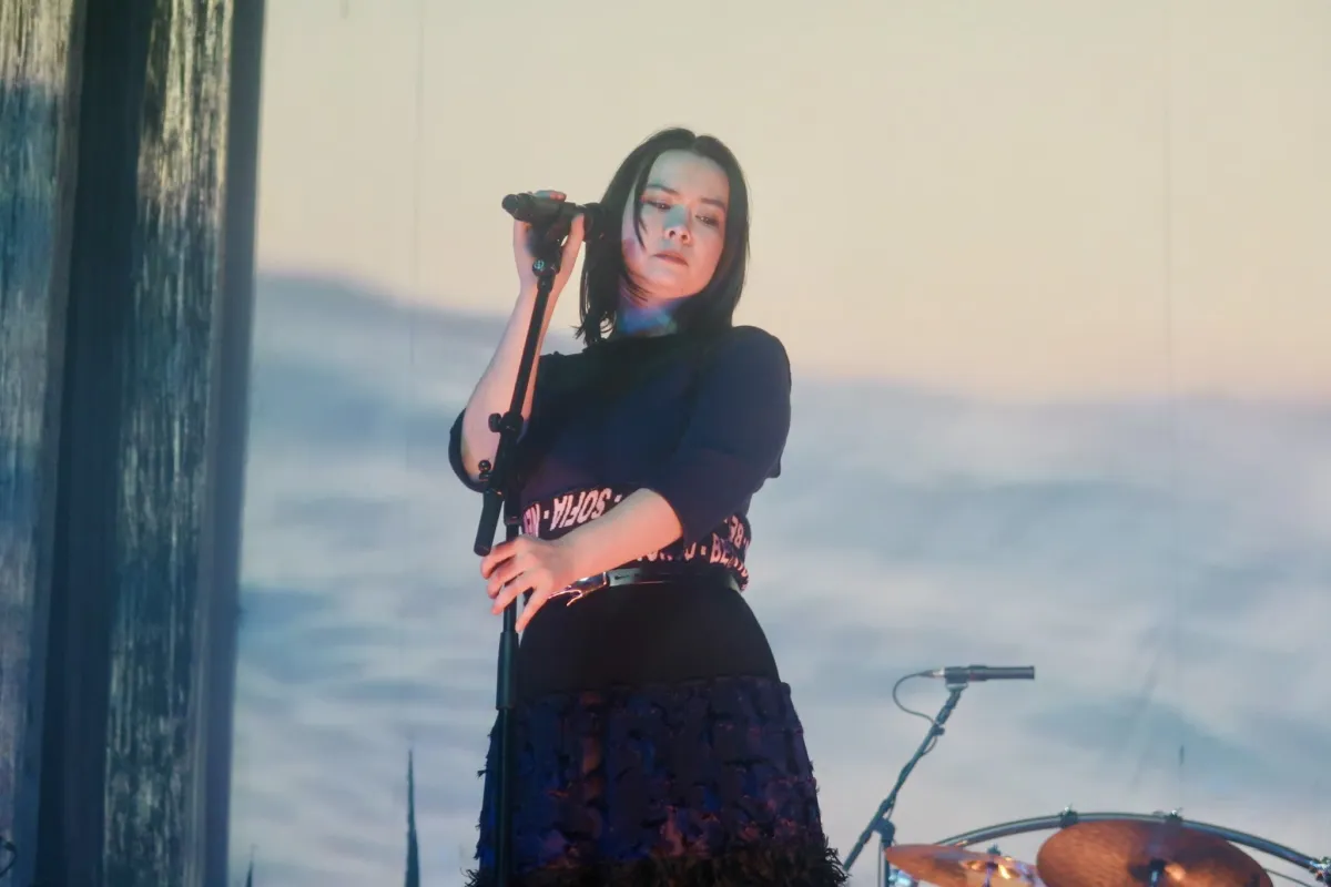 Video “If I Leave” Tampilkan Nuansa Suram, Mitski Rilis Album “Nothing’s About to Happen to Me”