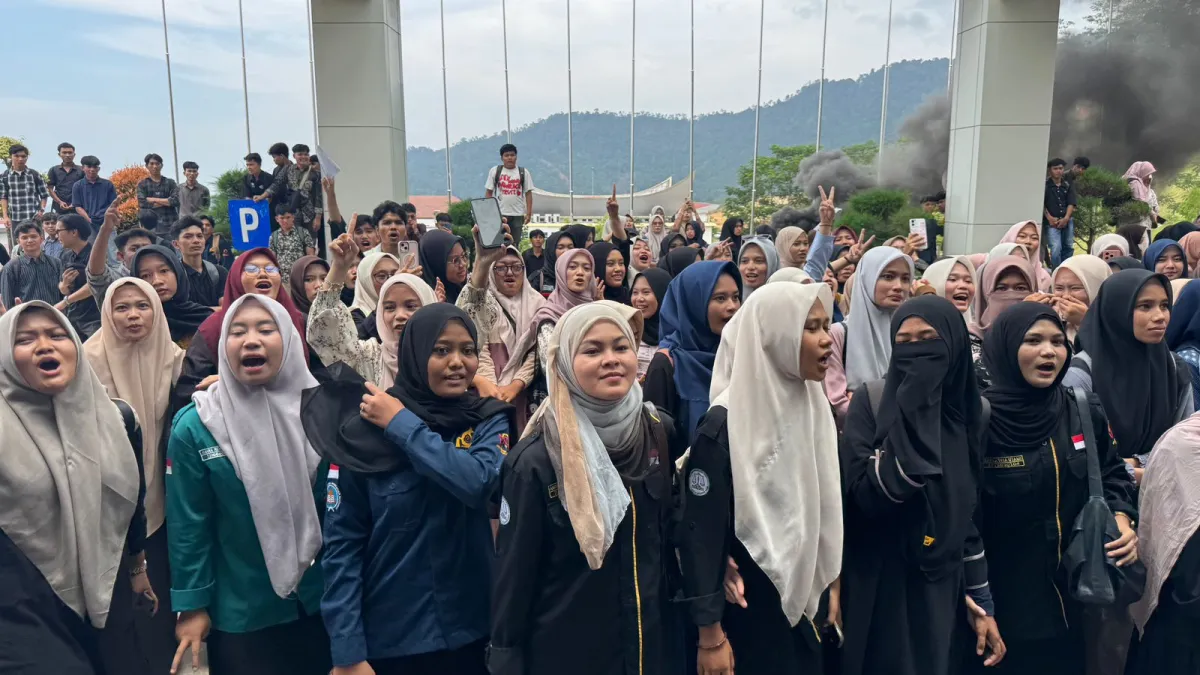 Ratusan Mahasiswa UIN Imam Bonjol Padang Gelar Aksi “Mosi Tidak Percaya”, Tuntut Transparansi Kampus