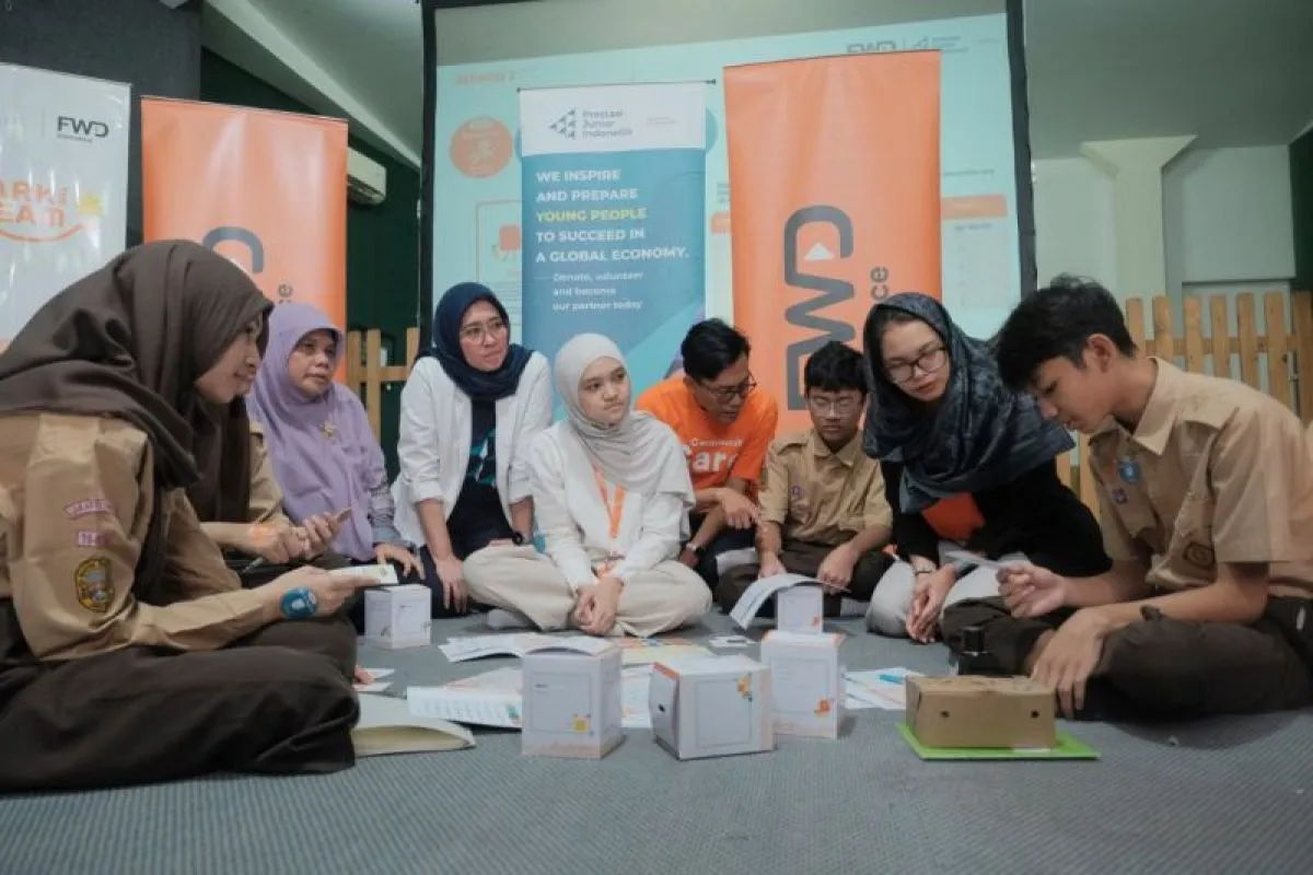 FWD Insurance dan Prestasi Junior Indonesia Perkuat Literasi Keuangan Terintegrasi Rumah–Sekolah