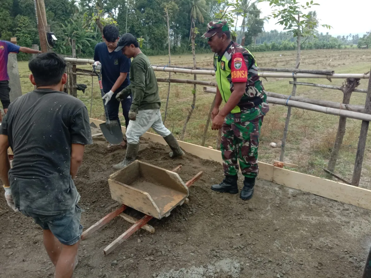 Babinsa Koramil Muara Tiga Gelar Komsos di Gampong Tgk di Laweung, Serap Aspirasi Warga