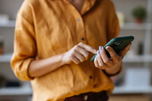 Regulator Periklanan Inggris Larang Iklan Aplikasi Edit AI yang Dianggap Mengarah pada Penghapusan Pakaian Secara Digital