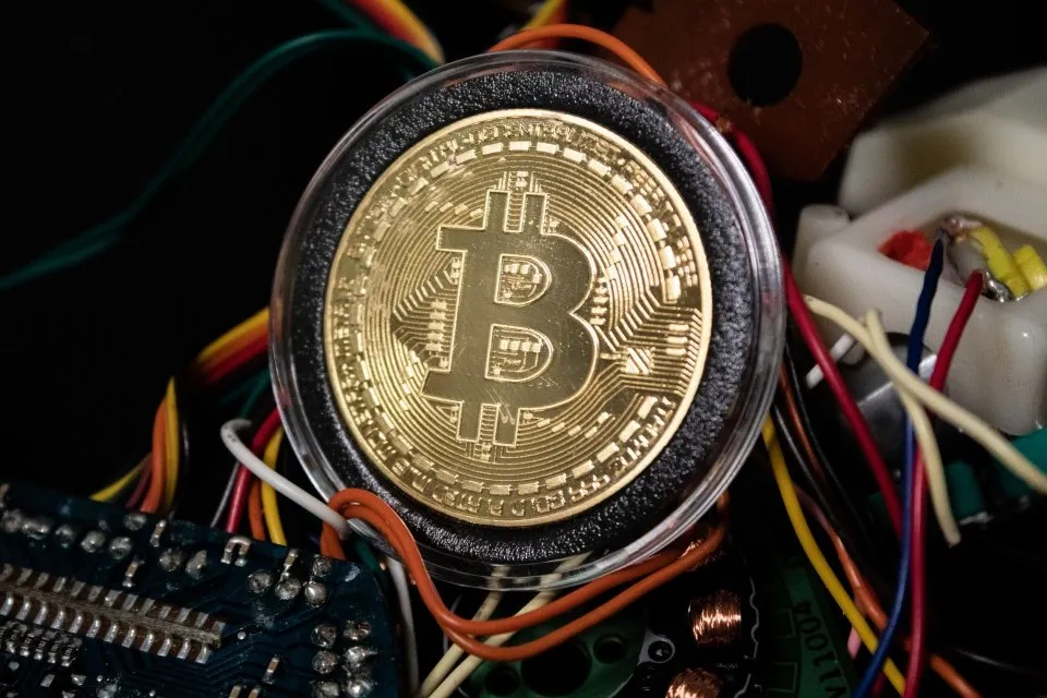 Dokumen DOJ Ungkap Email Epstein yang Menyebut Pernah Berbicara dengan “Para Pendiri Bitcoin”