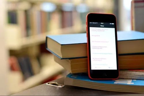 Perpustakaan Bertransformasi di Era Internet: Dari Gudang Buku Menuju Pusat Pengetahuan Digital