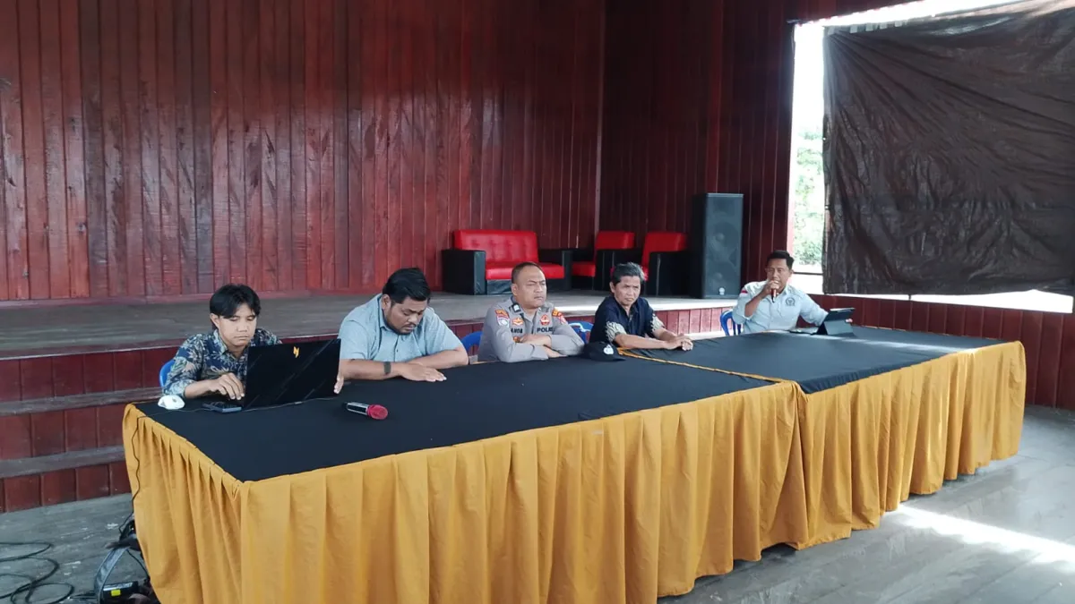 Polsek Muara Ancalong Hadiri Monev Dana Desa di Kelinjau Ilir untuk Kawal Transparansi