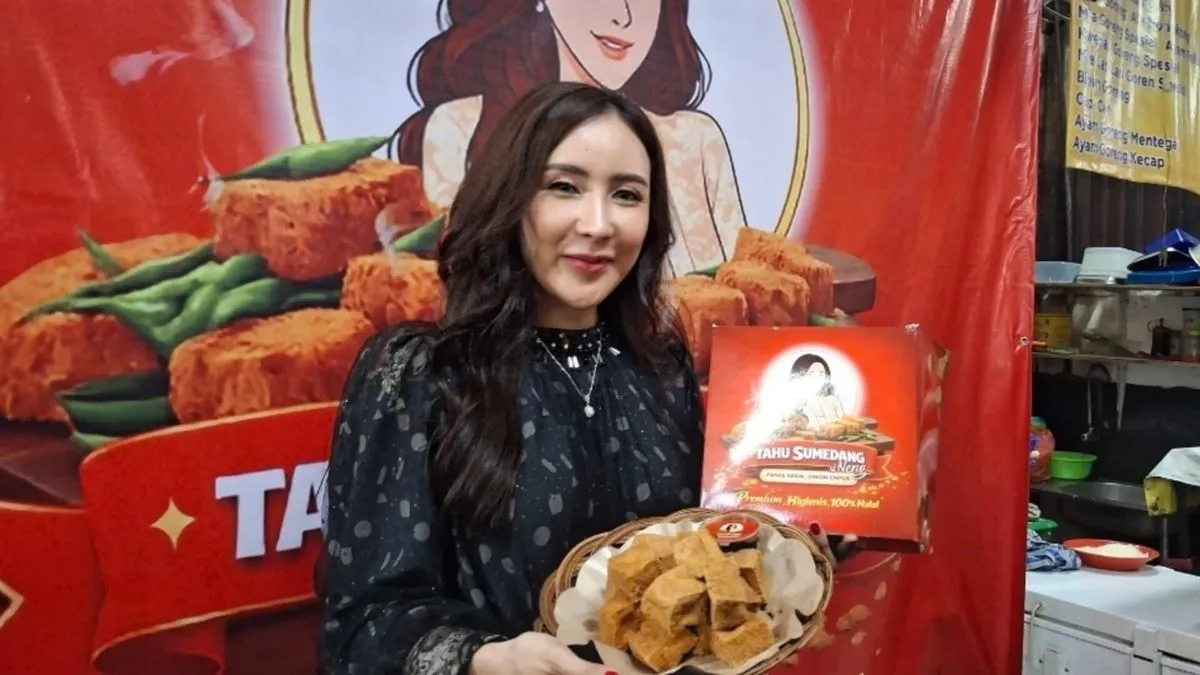 Ucie Sucita Resmikan Gerai Ketiga Tahu Sumedang Si Neng di Kuningan