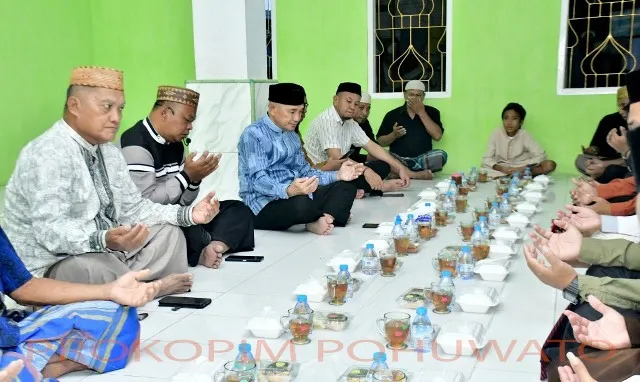 Bupati Pohuwato Saipul Mbuinga dan Istri Buka Puasa Bersama Warga di Paguat