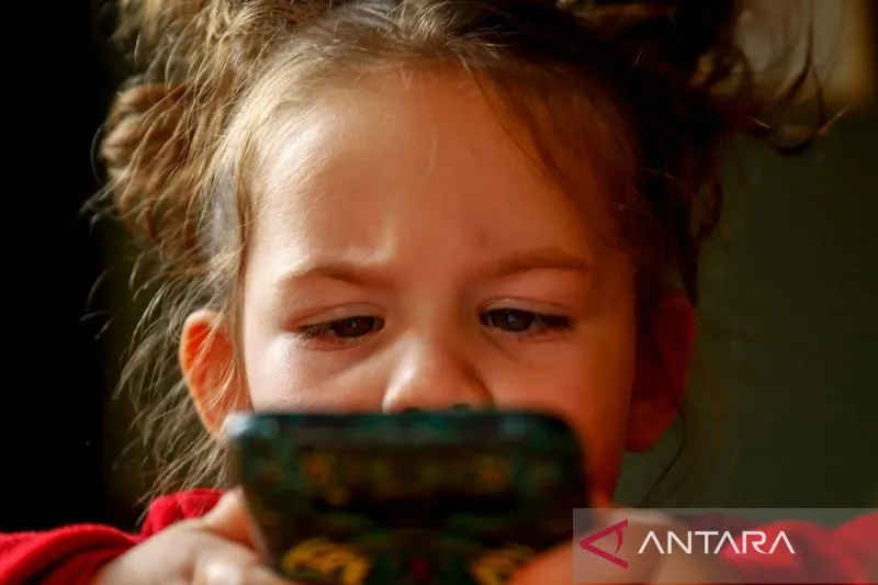 Menkomdigi Ajak Orang Tua Kurangi Penggunaan Gawai Anak Selama Mudik dan Libur Lebaran