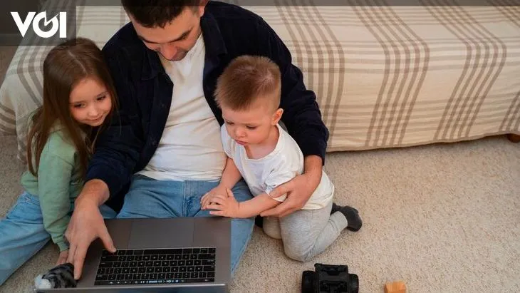 Orang Tua Diminta Terapkan Aturan di Rumah untuk Cegah Anak Ketergantungan Gadget