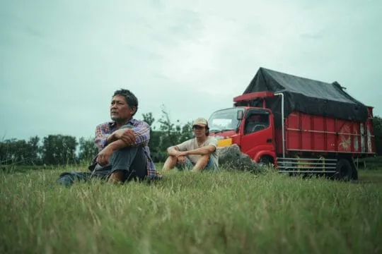 Video Musik “Ada Titik-Titik di Ujung Doa” Sal Priadi Puncaki Trending YouTube