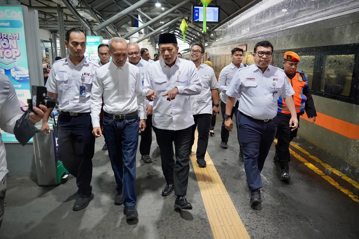 Menkop Tinjau Proyek Backbone Fiber Optik Jalur KA Lingkar Jawa, Diarahkan Dukung Layanan Internet Kopdes Merah Putih