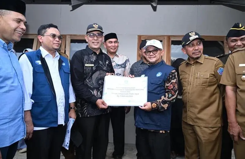 Mendikdasmen Resmikan Enam Ruang Kelas Darurat di Pidie Jaya untuk Pemulihan Pendidikan Pascabanjir
