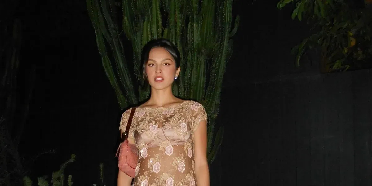 Olivia Rodrigo Rilis MV Cover “The Book of Love”, Direkam Anak-anak di Wilayah Konflik