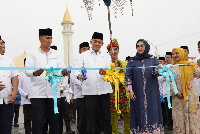 Bupati Tanah Bumbu Resmi Buka Aksi Bajual Wadai 2026 di Simpang Empat