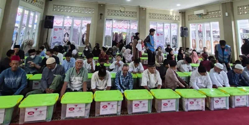 Yakesma dan TDV Salurkan 1.000 Paket Ifthar dan 500 Bingkisan Ramadan di Jakarta Timur