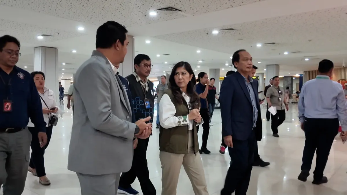 Menkomdigi Tinjau Kelancaran Jaringan Internet dan Penerbangan Saat Arus Balik
