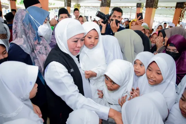 Gubernur Khofifah Dukung Pembatasan Akun Medsos Anak di Bawah 16 Tahun, Jatim Siap Kawal Internet Sehat