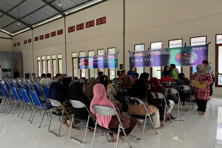 PT BEK dan Pama Gelar Pengecekan Kesehatan Gratis serta Bagikan 300 Paket Sembako di Benangin