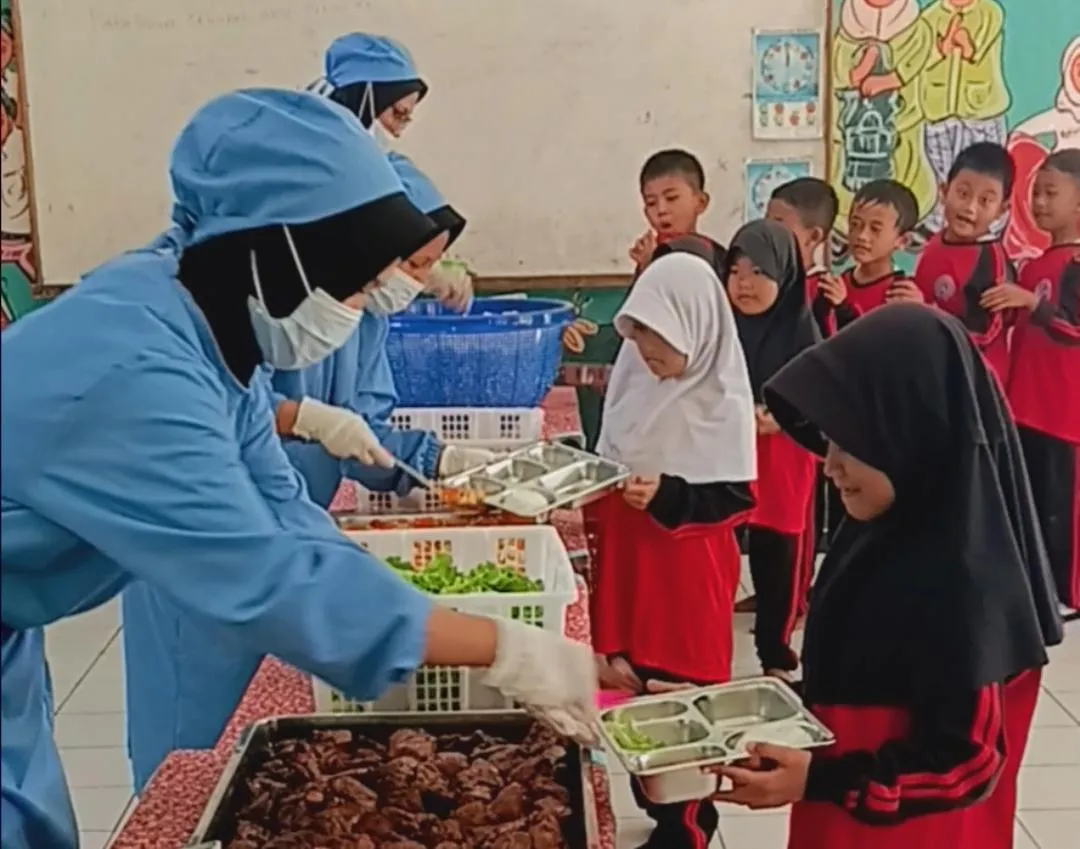 MBG Parasmanan di SDN 1 Panyingkiran Dinilai Tepat Sasaran, Siswa Makan di Tempat dan Dapat Edukasi Gizi