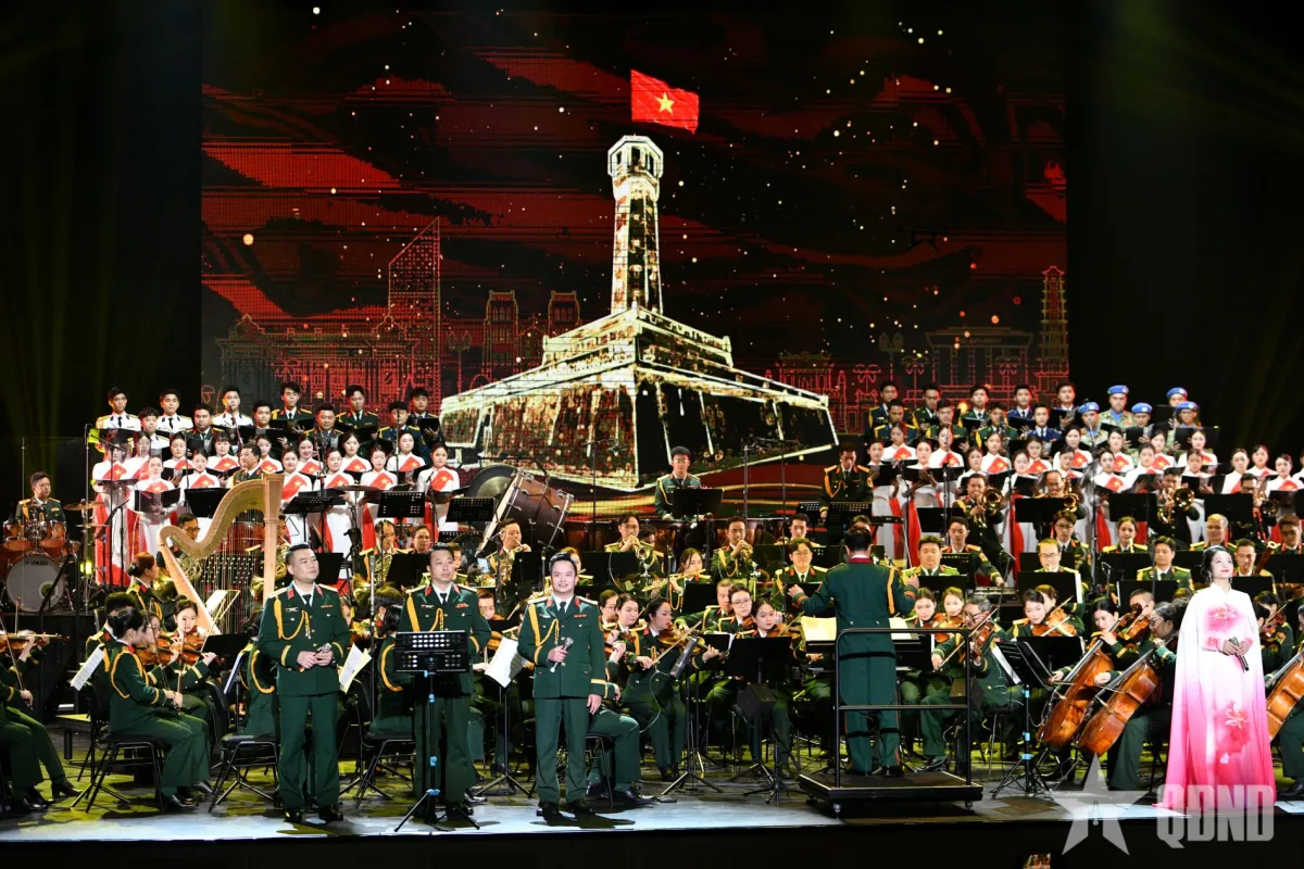 Orkestra Simfoni Angkatan Darat Vietnam Gelar Pertunjukan Perdana “Suara di Bawah Sinar Matahari”