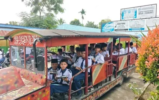 Siswa MTsN I Kerinci Terima Program Makan Bergizi Gratis