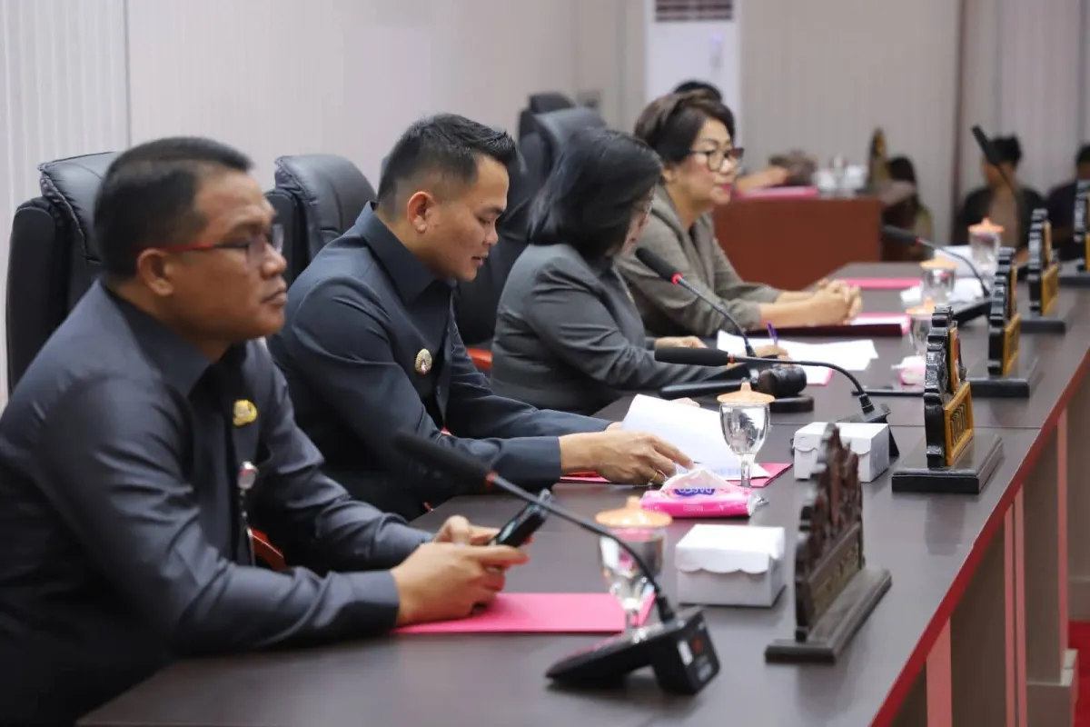 Bupati Ronald Kandoli Sampaikan LKPJ 2025 dan Bahas Perubahan Propemperda di Paripurna DPRD Mitra
