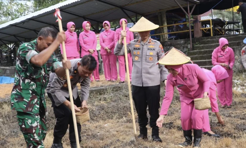 Polres Trenggalek Tanam Jagung Serentak 2026, Optimalkan Lahan Depan Mako untuk Ketahanan Pangan
