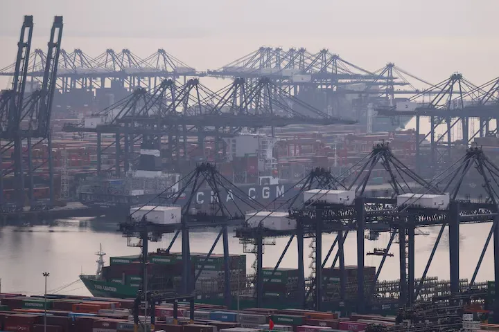 Surplus Dagang China Tembus US$1 Triliun, Ekspor ke Non-AS Menguat Saat Pengiriman ke AS Anjlok