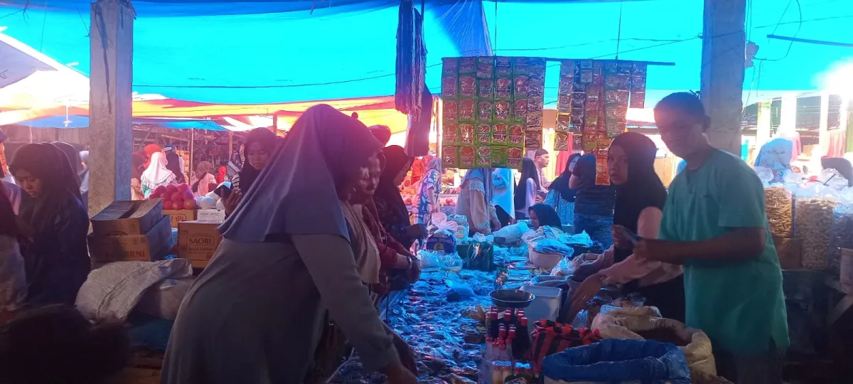 H-5 Lebaran, Penjualan Bumbu Dapur di Pasar Lubuk Basung Meningkat