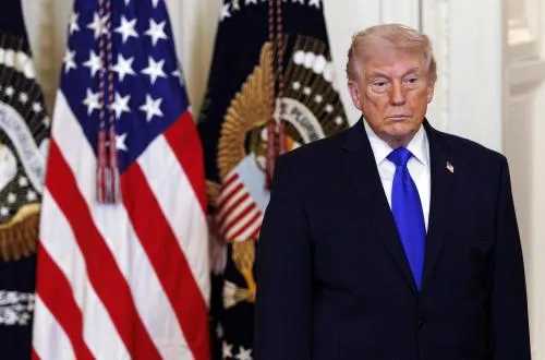 Ketegangan Selat Hormuz dan Politik Dalam Negeri AS: Dilema Perang di Era Trump