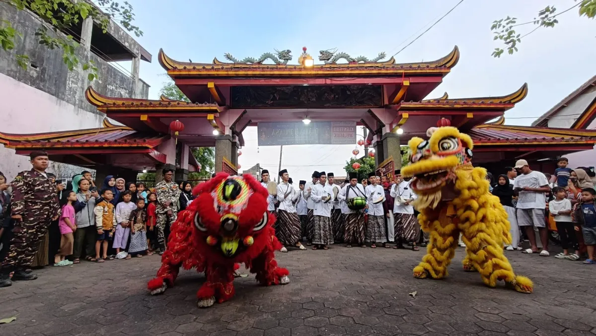 Barongsai Diiringi Rebana Meriahkan Cap Go Meh di Pecinan Welahan Jepara