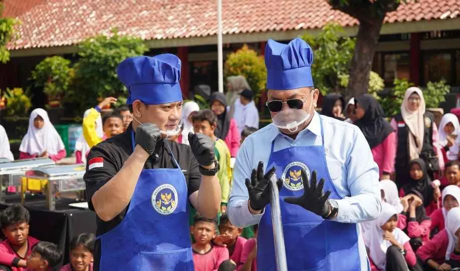 Program “Masak Besar” MBG di Pulo Gebang Edukasi Siswa Soal Gizi Seimbang