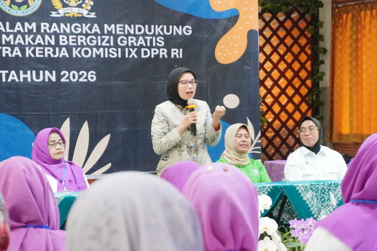 Neng Eem Marhamah Sosialisasikan Program Makan Bergizi Gratis di Desa Cikanyere