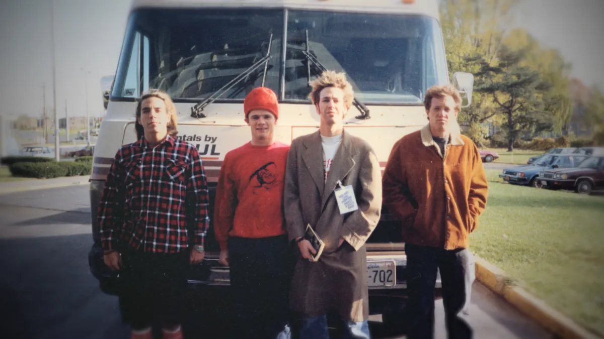 Dokumenter Musik tentang Awal Red Hot Chili Peppers dan Hillel Slovak Tayang di Netflix 20 Maret 2026